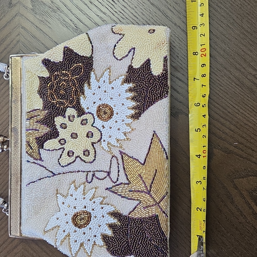 Elegant Floral Beaded Handbag - Picture 7 of 8
